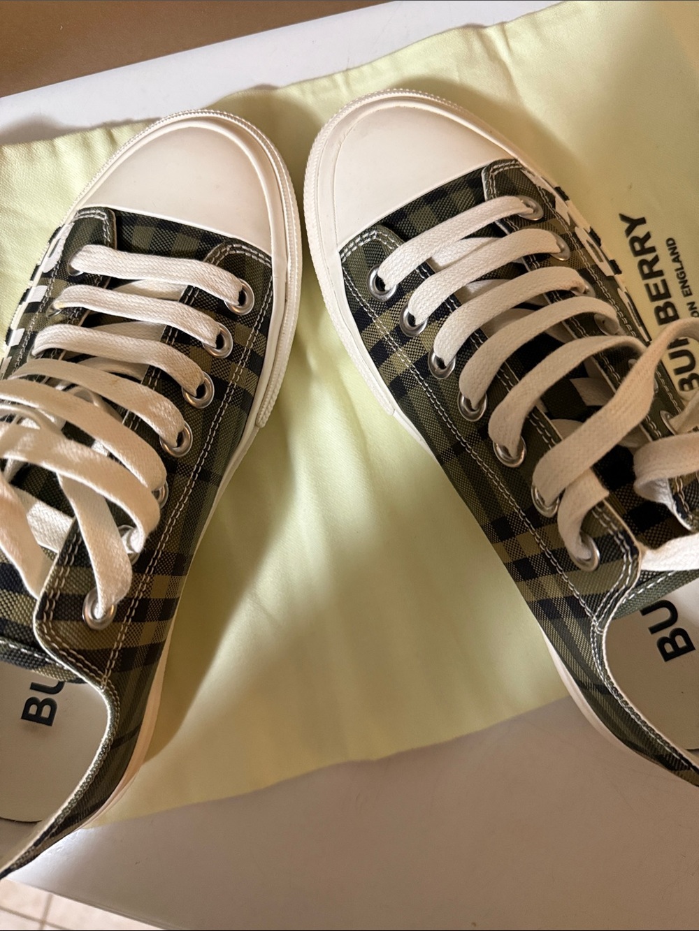 Burberry Green Plaid Low-Top Sneakers with White Soles - Picture 4 of 4